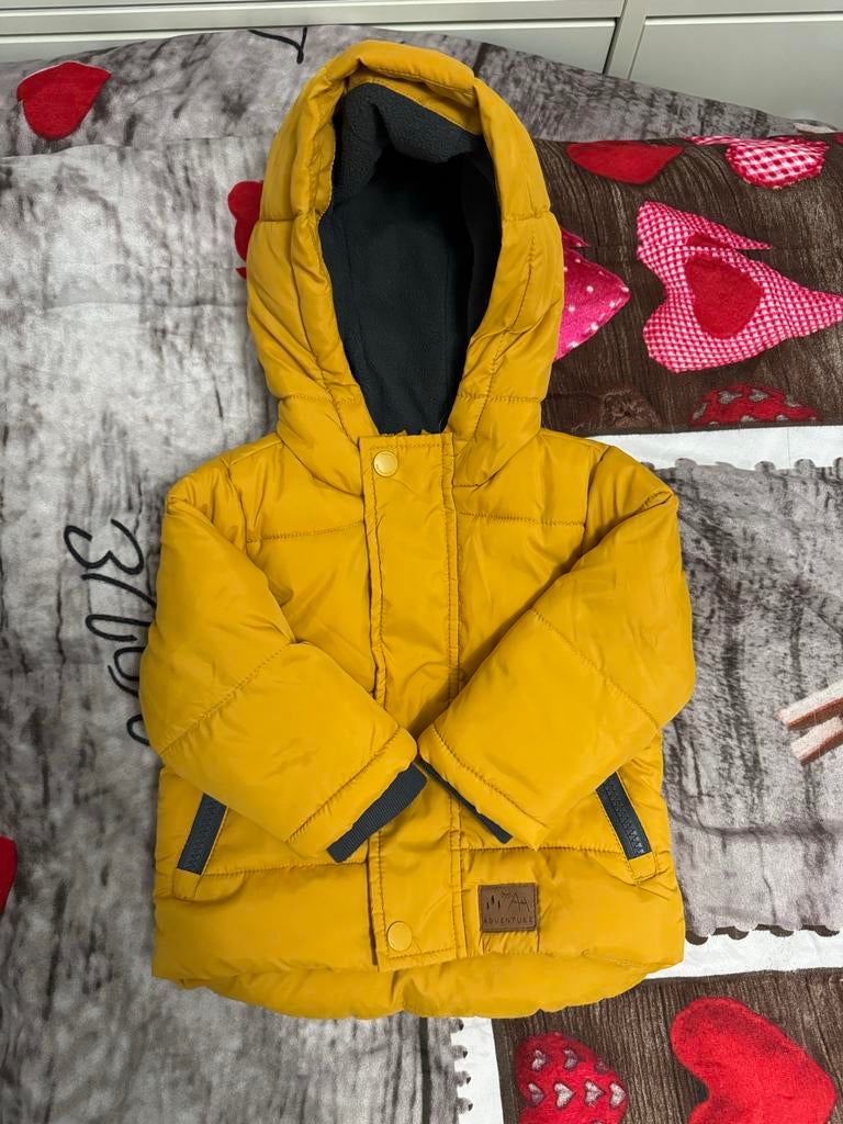 Gele winterjas Reserved maat 68, Kinderen en Baby's, Ophalen of Verzenden, Zo goed als nieuw, Jongetje, Jasje
