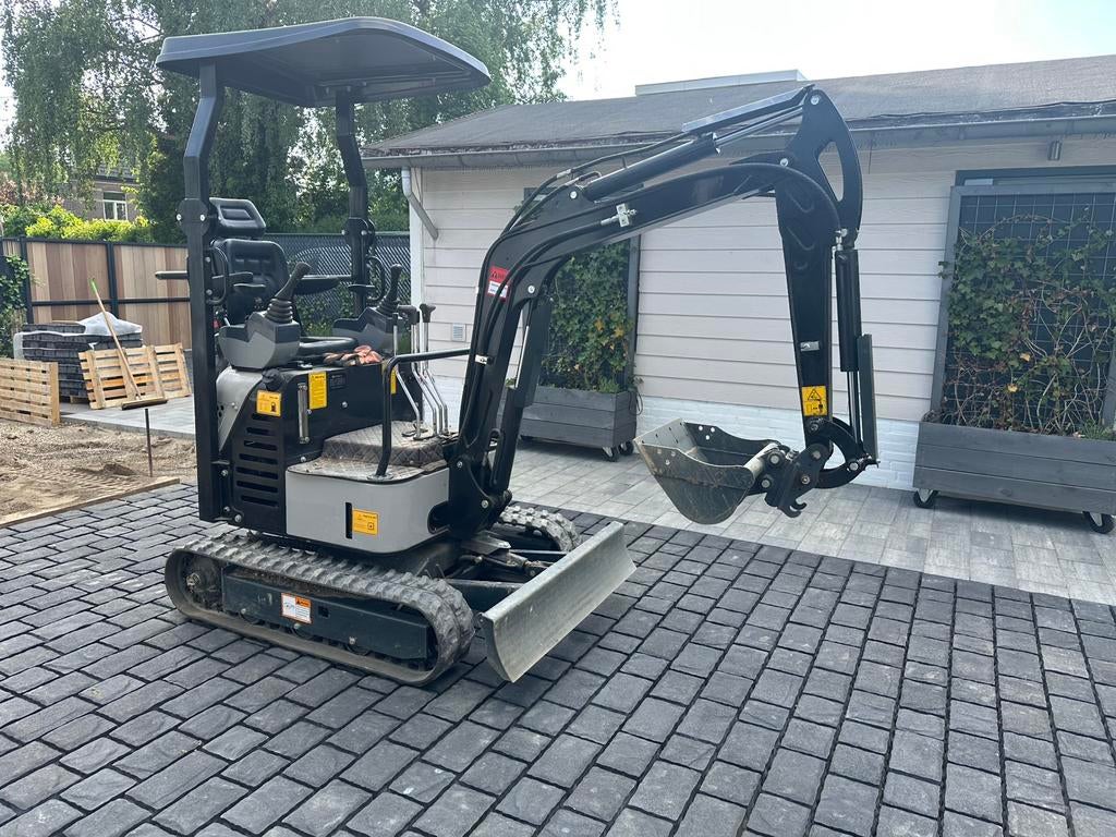 Mini graafmachine / mini graver 1.5 ton incl 3 bakken, Ophalen, Zo goed als nieuw