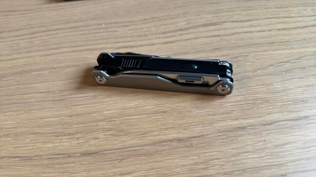 Black Eagle Grand Teton Multitool, Doe-het-zelf en Verbouw, Gereedschap | Handgereedschap, Zo goed als nieuw, Verzenden