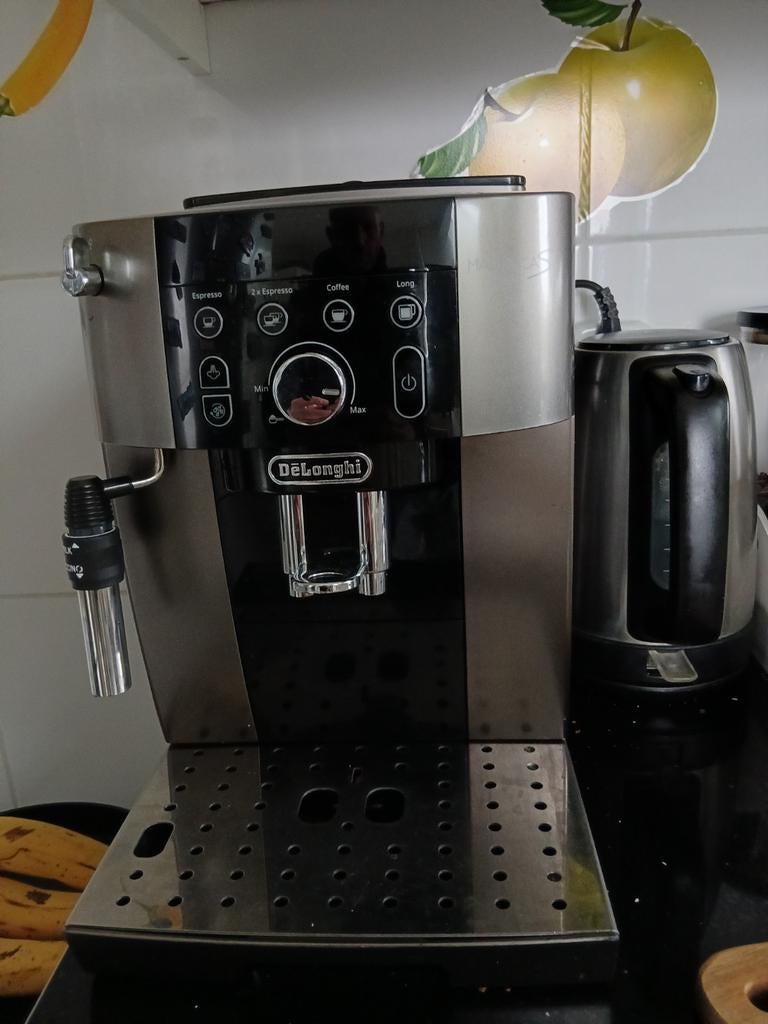 DeLonghi Espresso Machine, Gebruikt, Espresso apparaat, Gemalen koffie, Ophalen of Verzenden