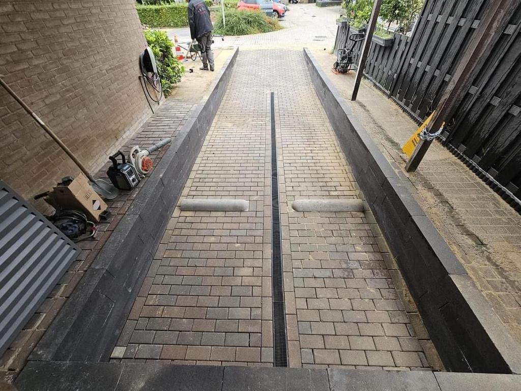 Stratenmaker & meer, Bestrating