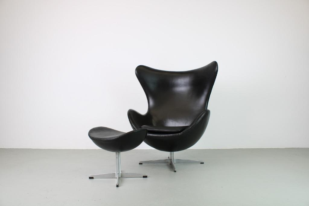 Fritz Hansen Egg chair + ottoman, zwart, Huis en Inrichting, Fauteuils, Ophalen, Gebruikt, 50 tot 75 cm, Leer