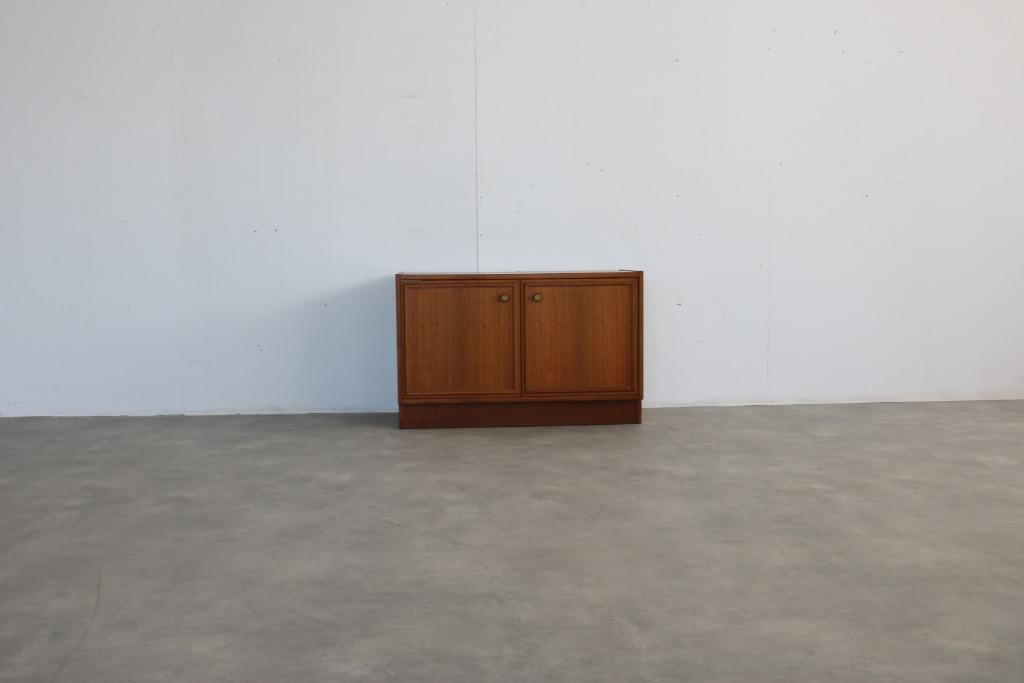 vintage sideboard | kastje | jaren 60 | Zweeds, Huis en Inrichting, Gebruikt, Teakhout, Timbeije@hotmail.com, Minder dan 100 cm
