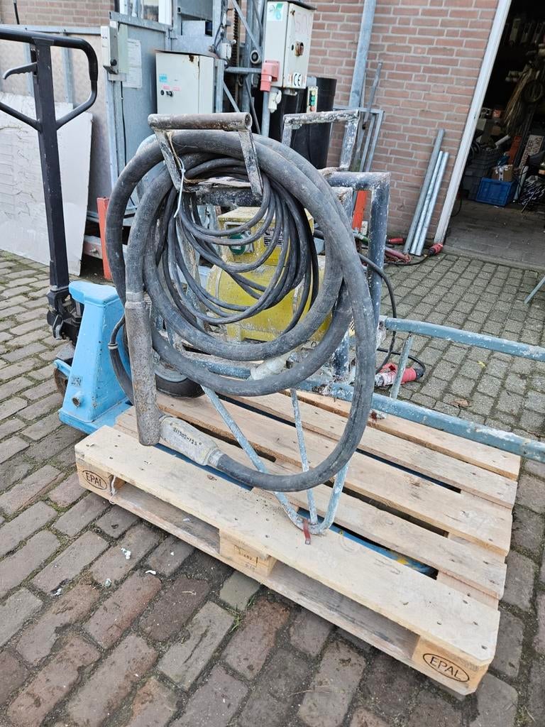Lievers hoogfrequent trilnaald met omvormer op kruiwagen, Ophalen, Gebruikt, ., .