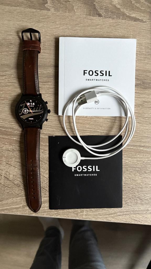 Fossil Carlyle Gen 5 FTW4026 Smartwatch (44mm, bruin) ​, Sieraden, Tassen en Uiterlijk, Smartwatches, Fossil, Ophalen of Verzenden