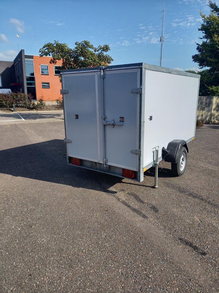 Te huur Gesloten aanhanger, Auto diversen, Aanhangers en Bagagewagens, Ophalen of Verzenden, Zo goed als nieuw