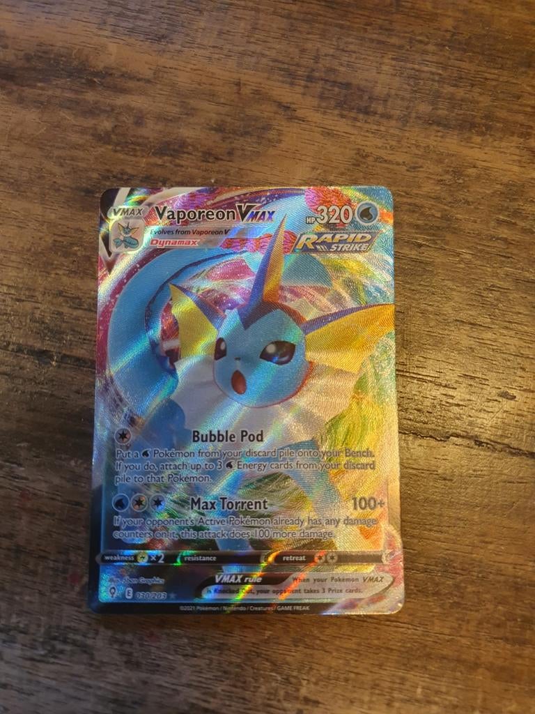 Vaporeon Vmax Rapid strike, Ophalen, Sleeves of Kaarthoesjes