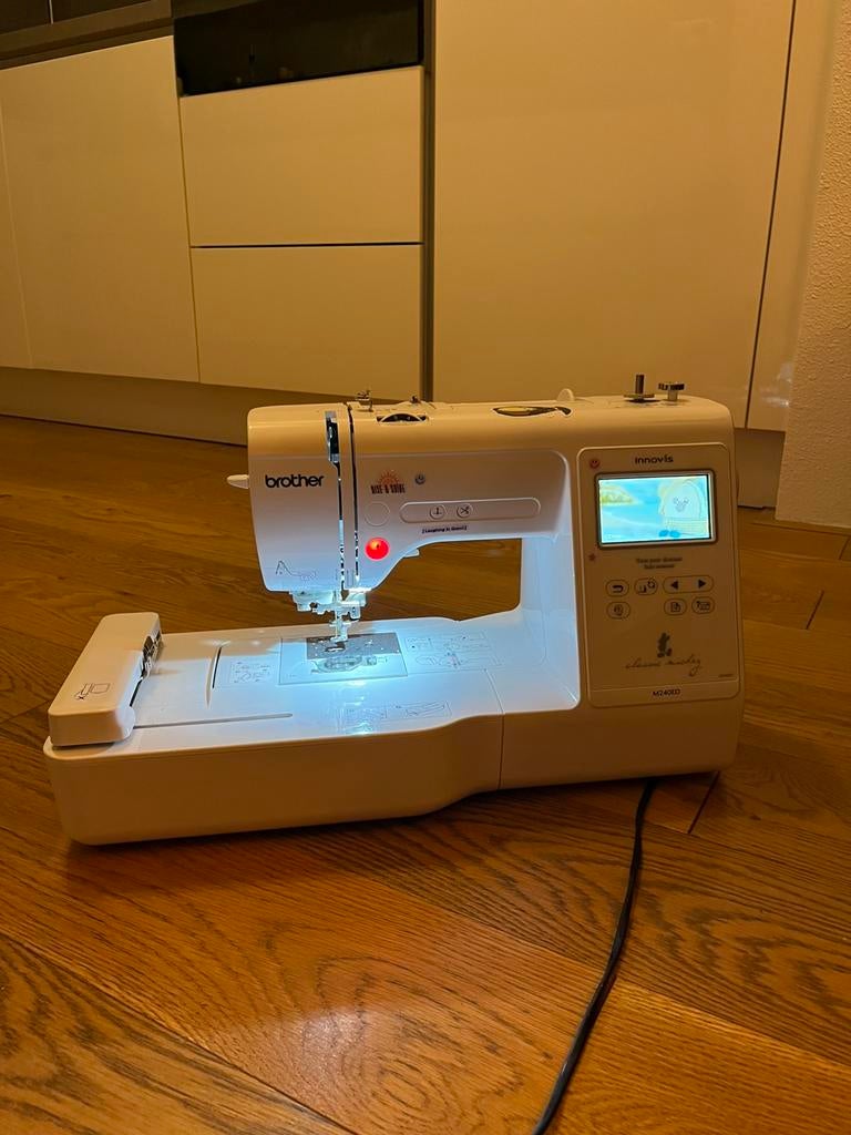 Brother Innov-is Classic Mickey M240ED borduurmachine, Ophalen of Verzenden, Zo goed als nieuw