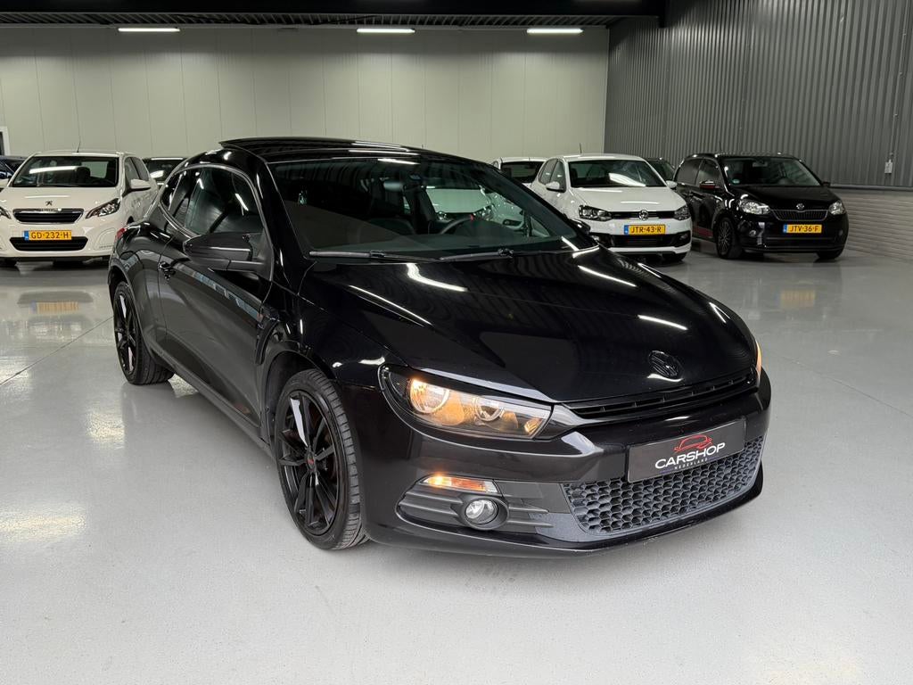 Volkswagen Scirocco 1.4 TSI 160PK DSG/PANO/CRUISE/CARPLAY, Zwart, 4 cilinders, Leder en Stof, Zwart