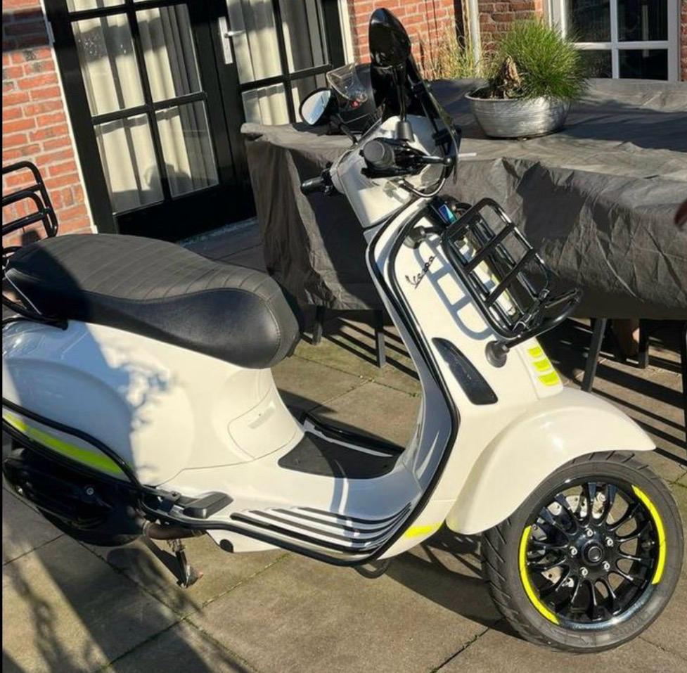 Vespa sprint 45km, Fietsen en Brommers, Scooters | Vespa, Ophalen, Zo goed als nieuw, Benzine, Vespa S