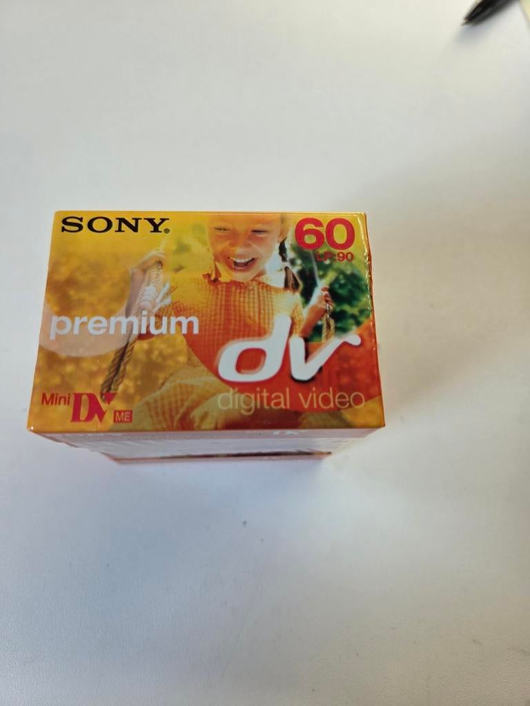 Sony DVM60PRRJ//X UC, 5 stuks nieuw., Mini dv, Nieuw, Ophalen of Verzenden, Band, Disc of Geheugen