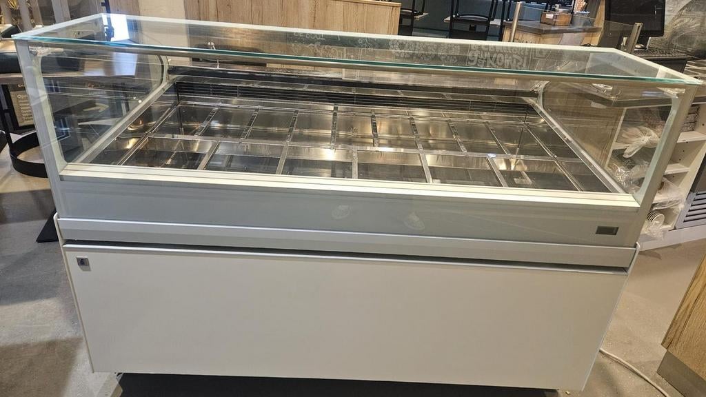 IJSVITRINE 18 Baks - Perfect voor uw zaak!, Ophalen of Verzenden, Gebruikt, Koelen en Vriezen