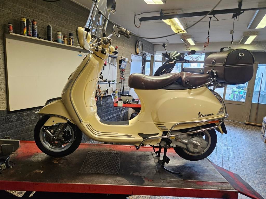 Unieke Vespa Lxv 4t 25 nieuwstaat collectors item, Ophalen, Zo goed als nieuw, Vespa LXV, Benzine