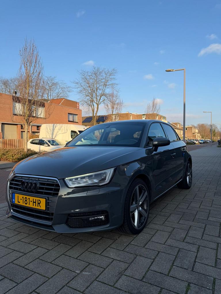 Audi A1 1.0 Tfsi 70KW Sportback S-tr 2016  Nieuwe APK!, Auto's, USB, A1, 95 pk, Leder en Stof