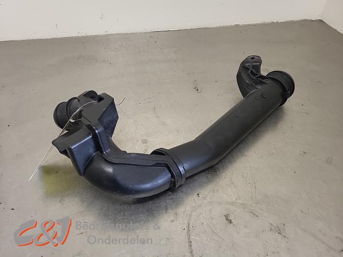 Intercooler Buis van een Opel Vivaro