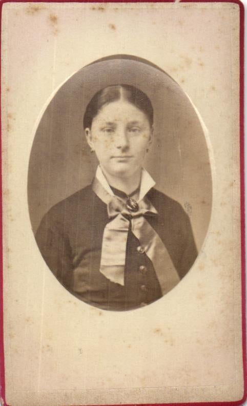CDV - C. Hunerjager - Spiegelstr. -Amsterdam - Oude cdv, Verzamelen, Gebruikt, Verzenden, Foto, Klederdracht