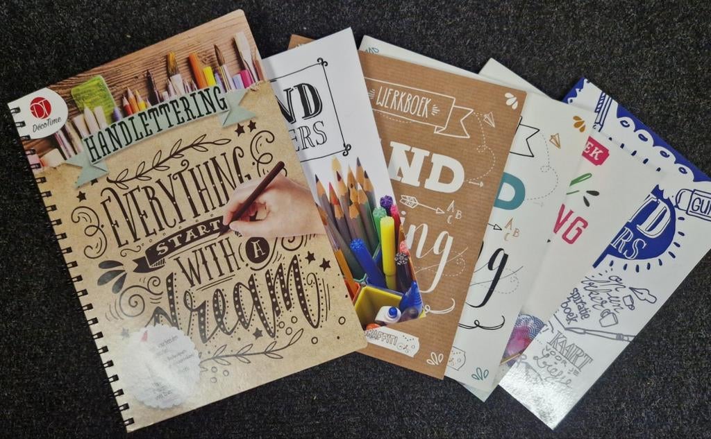 Handlettering 6 boeken zie foto's in nieuwstaat, Boeken, Ophalen, Overige onderwerpen