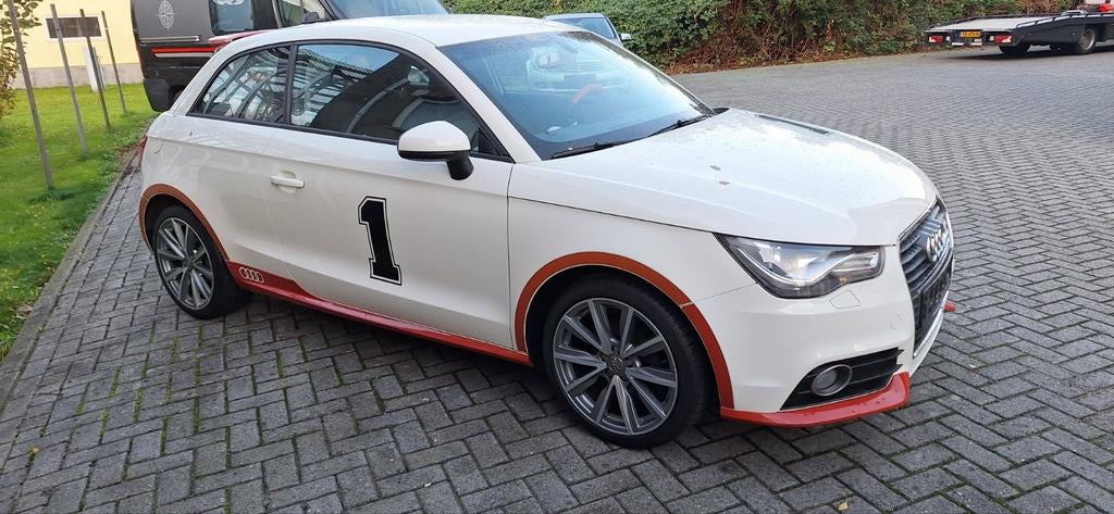 Auto audi  a1 12tfsi f1 uitvoering  f1 2 sleutels  bomvol, Voorwielaandrijving, 4 cilinders, Wit, Particulier