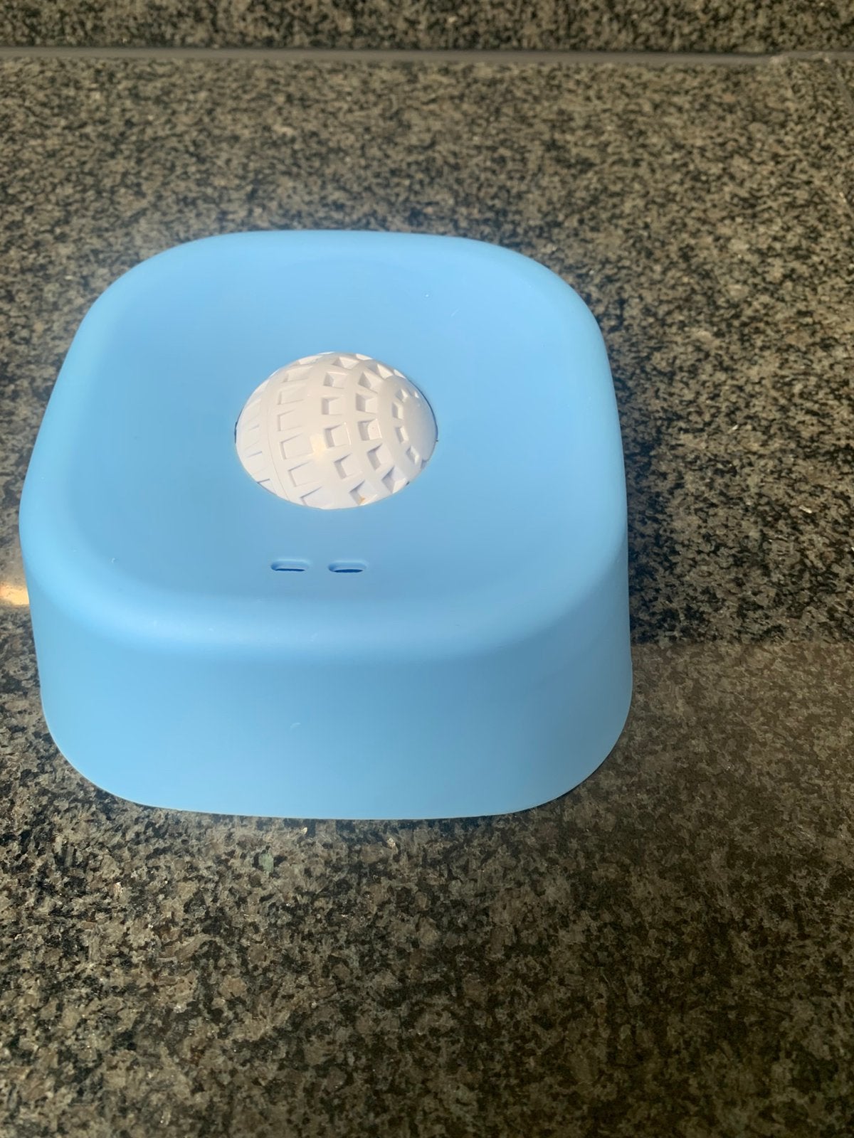 Nieuwe likbak met bal voor Joyhurt of pindakaas, Ophalen, Zo goed als nieuw