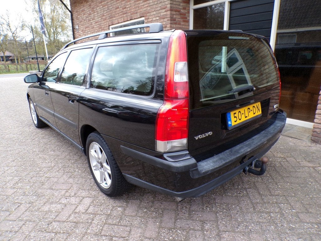 Volvo V70 2.4 Comfort Line, Voorwielaandrijving, Zwart, Grijs, 170 pk
