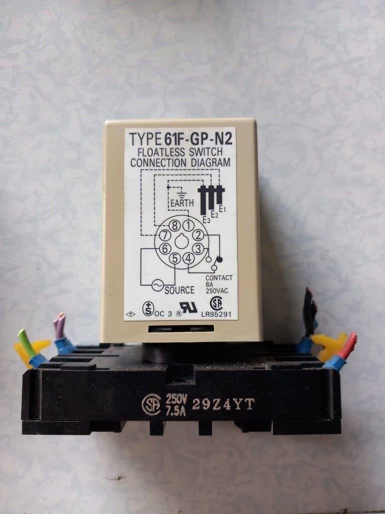 Omron 61F-GP-N2  + Omron 61F-GP floatless level switches, Ophalen of Verzenden, Gebruikt, Overige typen