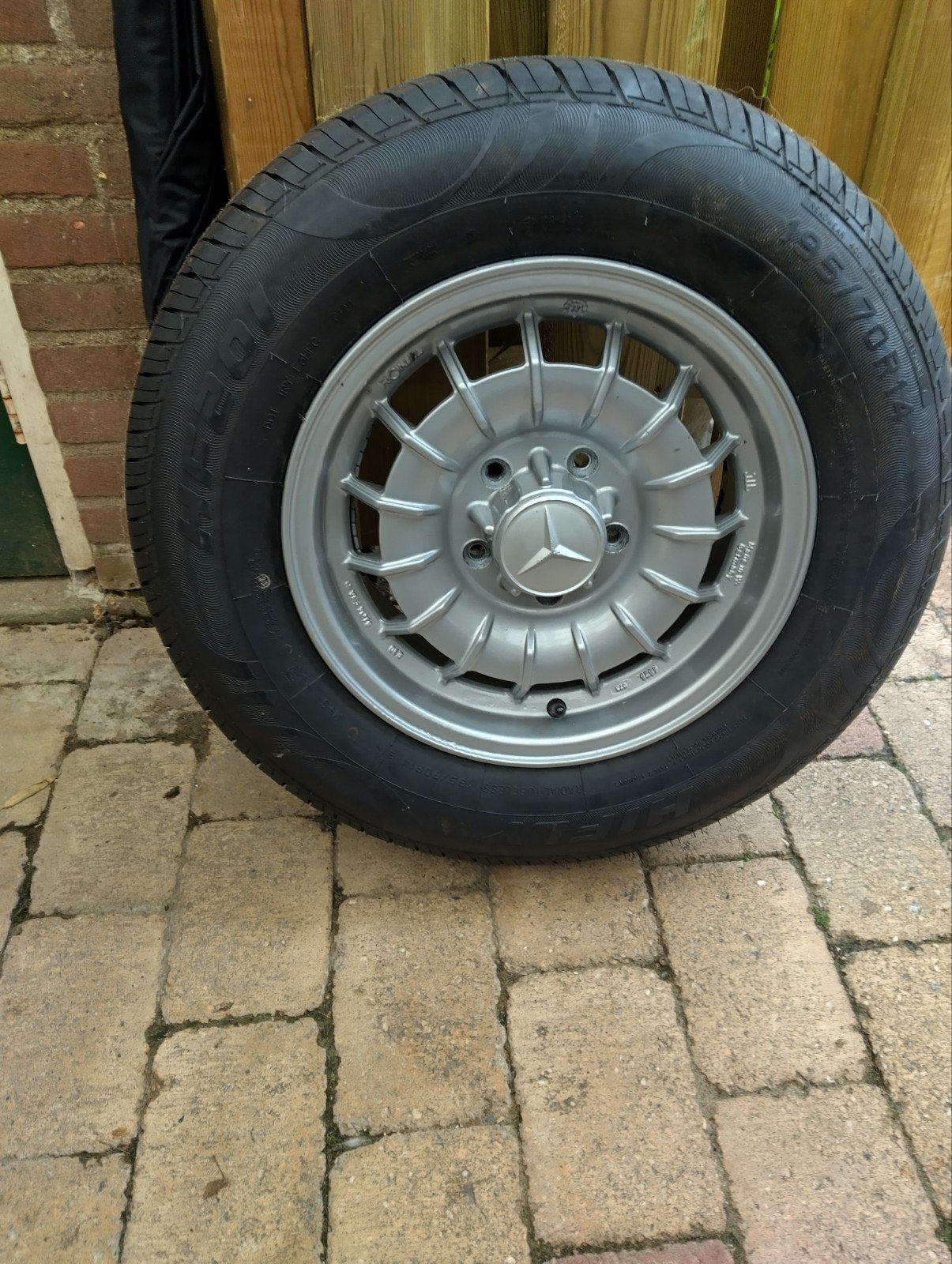 kroonkurk velg met band Mercedes, Ophalen, Nieuw, Banden en Velgen