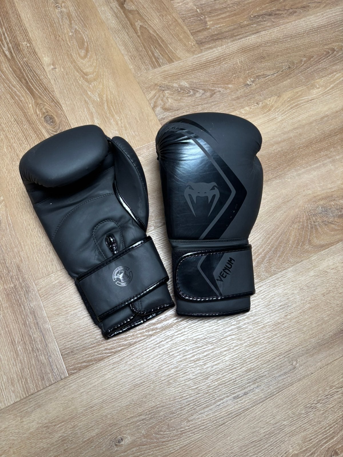 VENUM (kick)boks handschoenen ZGAN mt 14 OZ amper gebruikt, Maat XS of kleiner, Ophalen of Verzenden, Zo goed als nieuw, Overige