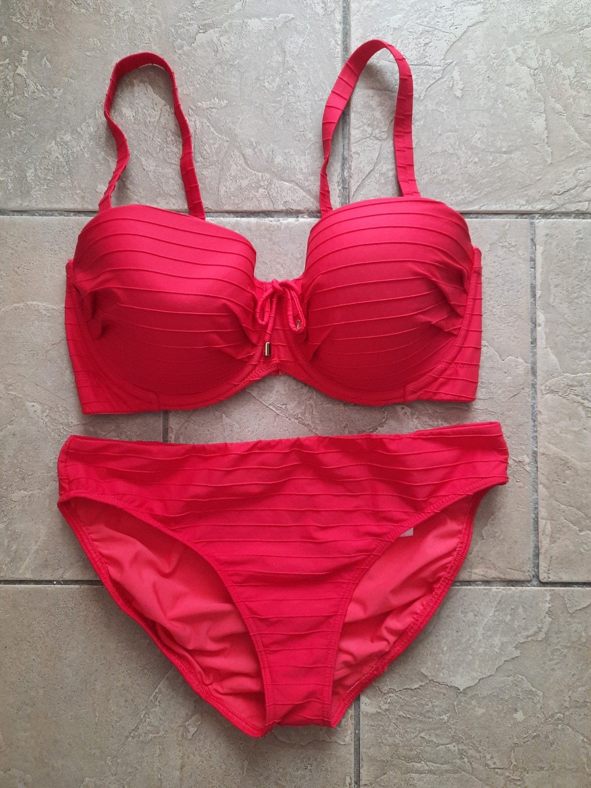 Primadonna swim: mooie bikini rood streepje 75E/40, Kleding | Dames, Badmode en Zwemkleding, Ophalen, Zo goed als nieuw, Bikini