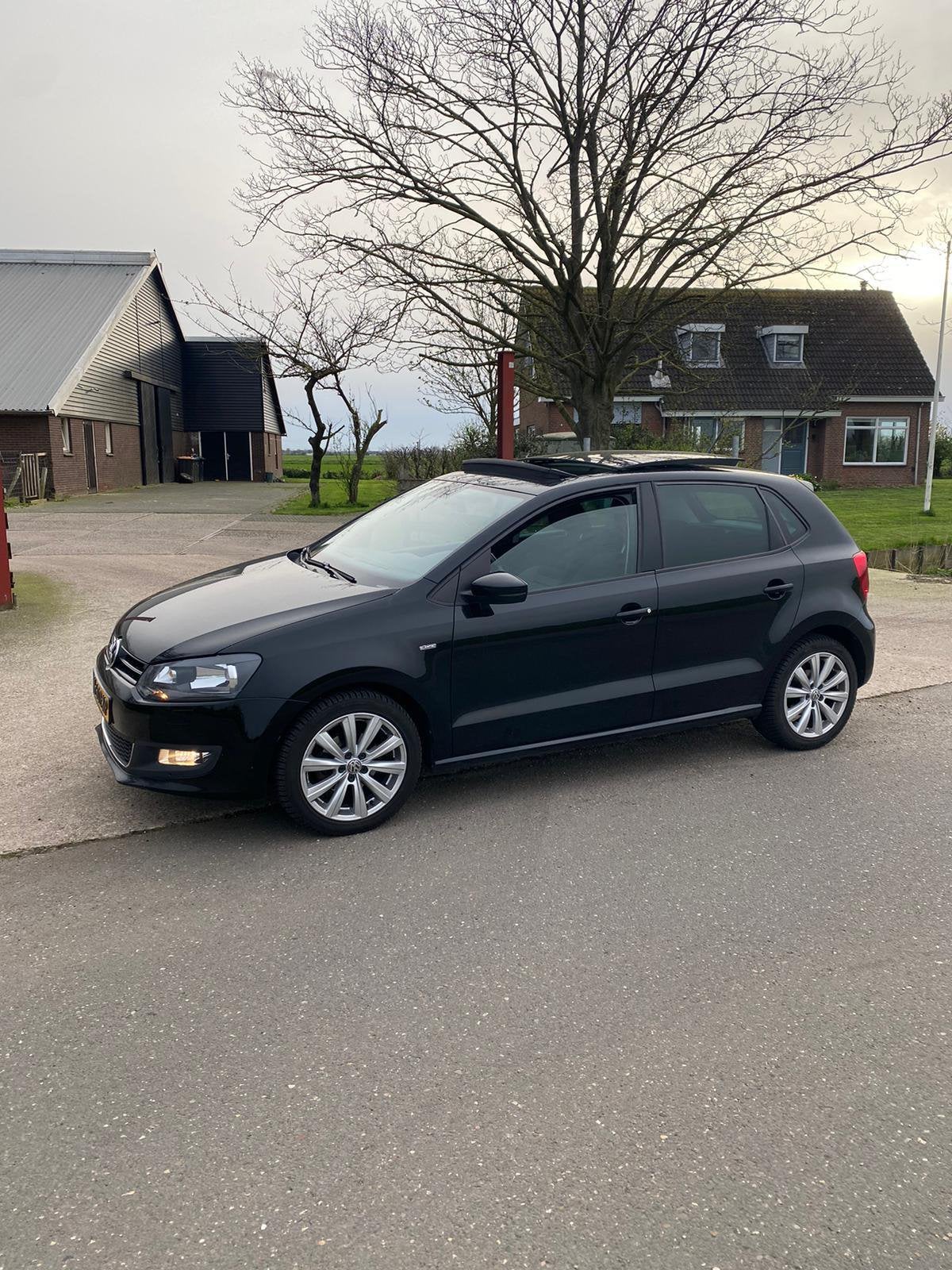 Volkswagen Polo 1.2 TSI 66KW 2014 Zwart, Auto's, Voorwielaandrijving, Stof, 40 €/maand, Zwart