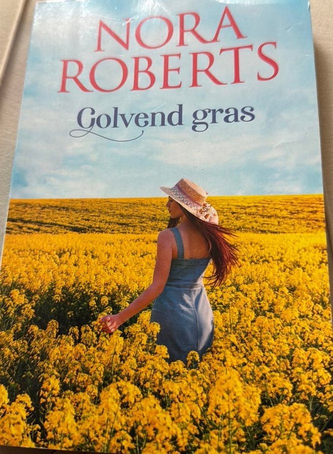Nora robberts golvend gras, Boeken, Chicklit, Ophalen of Verzenden, Zo goed als nieuw