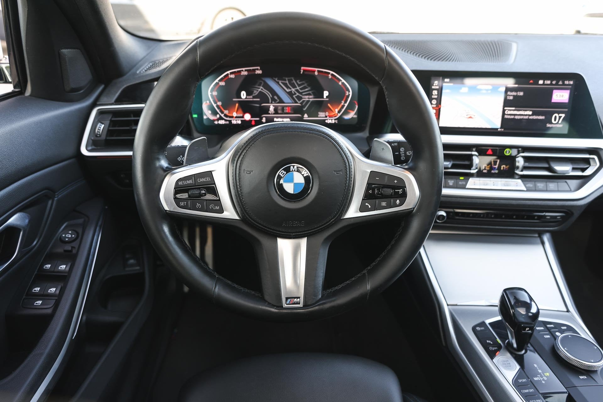 BMW 3 Serie Touring 318i Executive M Sport Automaat / Panora, Achterwielaandrijving, Gebruikt, Met garantie (alle), Metallic lak