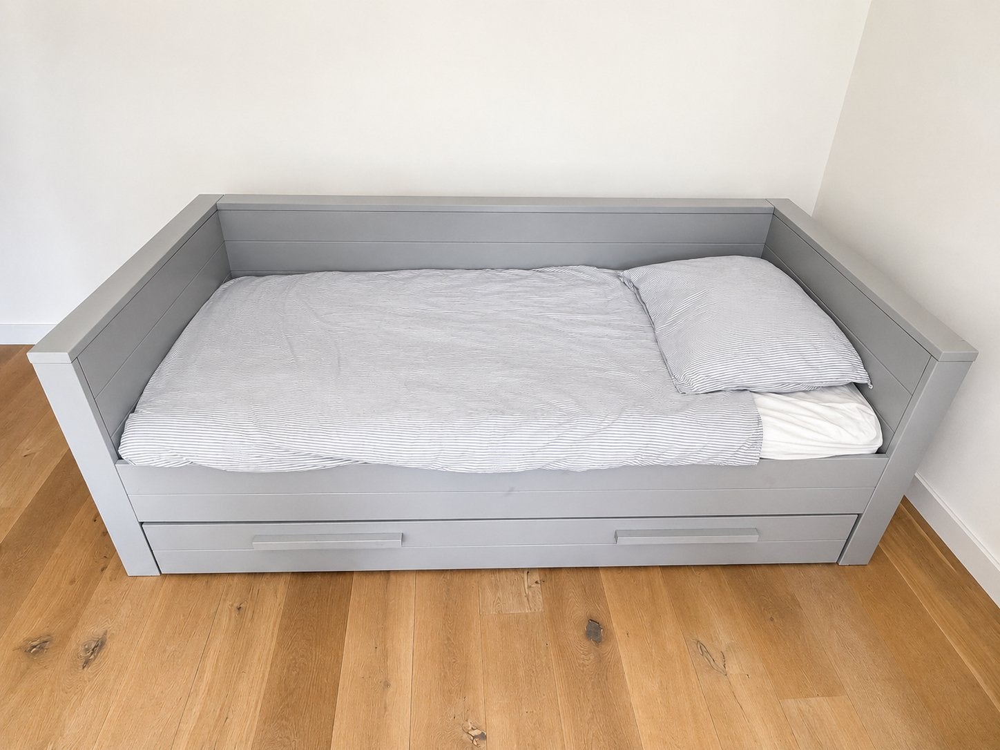 Woood Dennis bedbank kiezelgrijs, Ophalen, Gebruikt, 90 cm, Eenpersoons