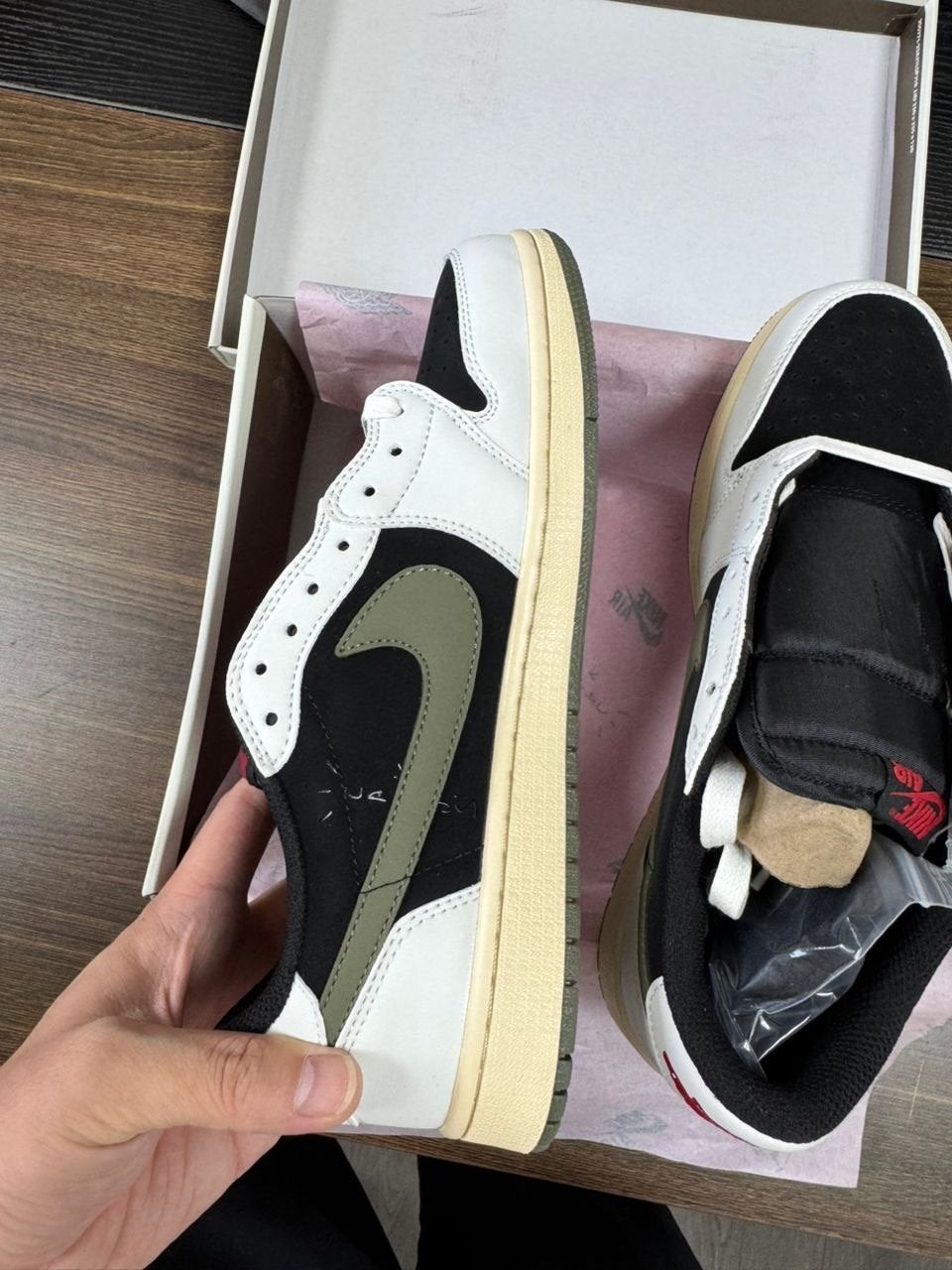 Nike Air Jordan 1 Low Travis Scott Reverse Mocha Maat 43, Ophalen of Verzenden, Nieuw, Zwart, Sneakers of Gympen