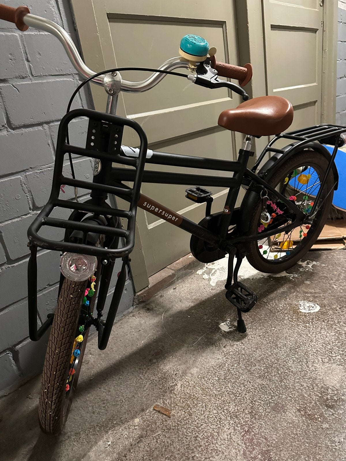 SuperSuper Kinderfiets Zwart 20 inch, Ophalen, Zo goed als nieuw, Velgrem, 20 inch of meer