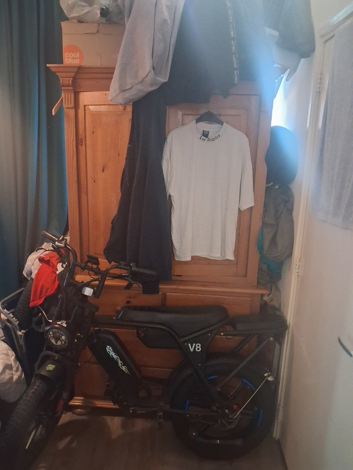 Grote kledingkast te koop wegens verhuizing, Ophalen