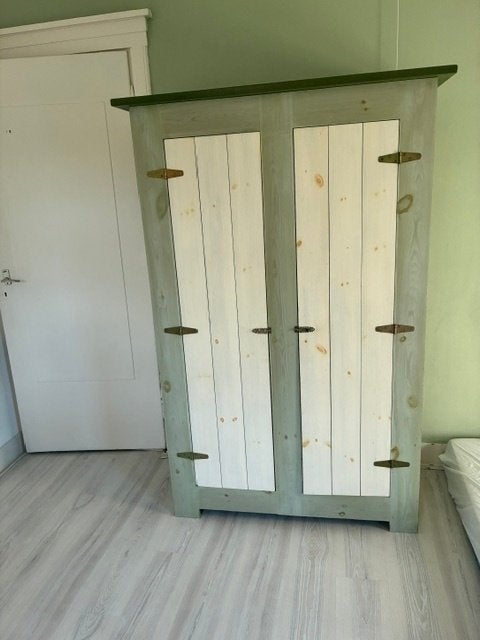 Houten kledingkast met planken en hangruimte, Ophalen, Met deur(en), Gebruikt, 100 tot 150 cm