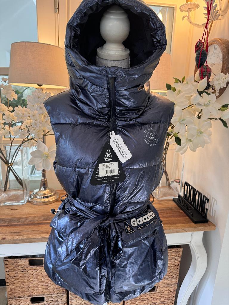 Nieuwe, Metallic-Blauw bodywarmer G a a s t r a, 40/L, NIEW!, Kleding | Dames, Bodywarmers, Verzenden, Nieuw, Maat 38/40 (M), Blauw