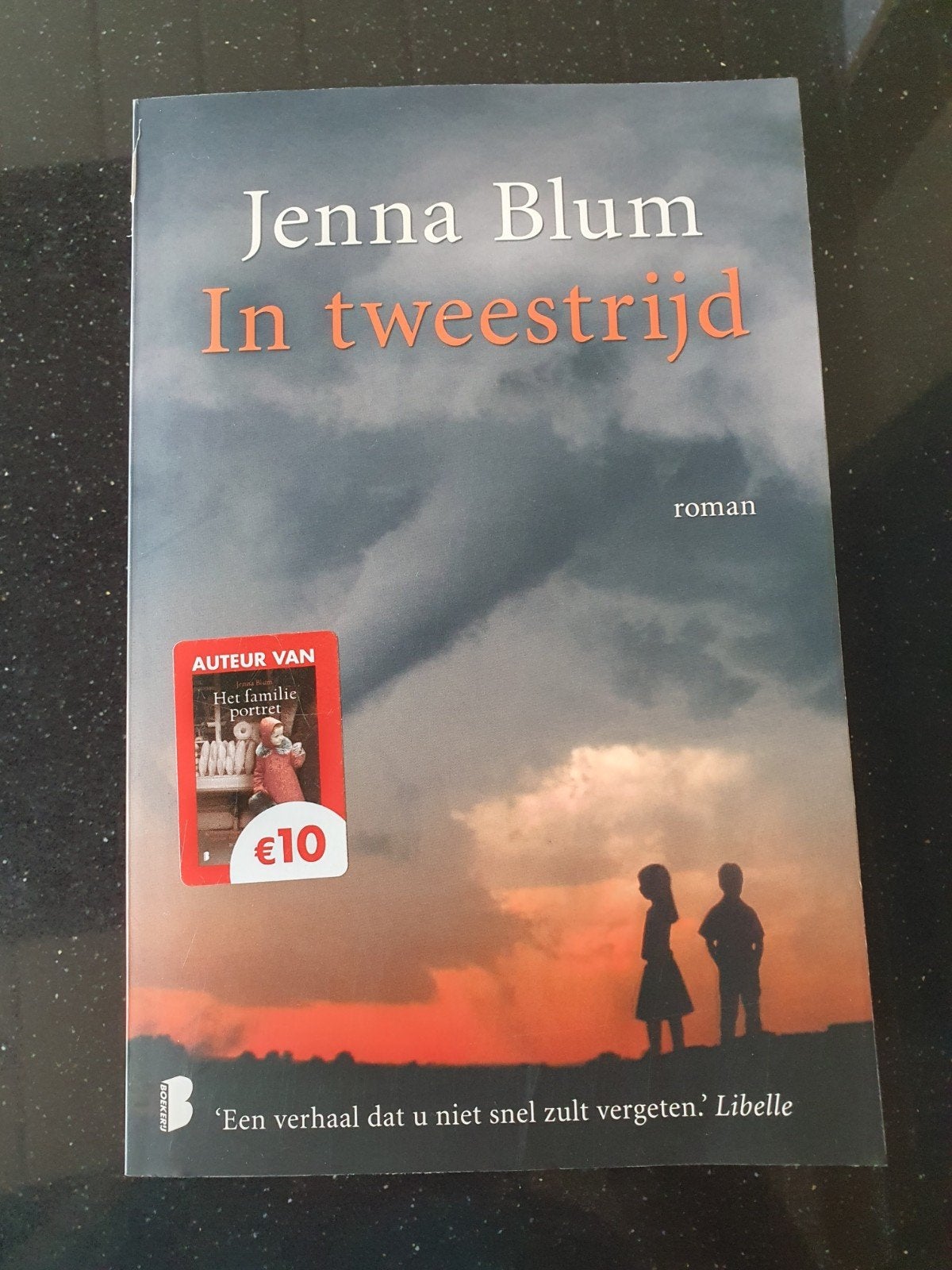 Jenna Blum - In tweestrijd (roman), Ophalen of Verzenden, Zo goed als nieuw, Jenna Blum, Nederland
