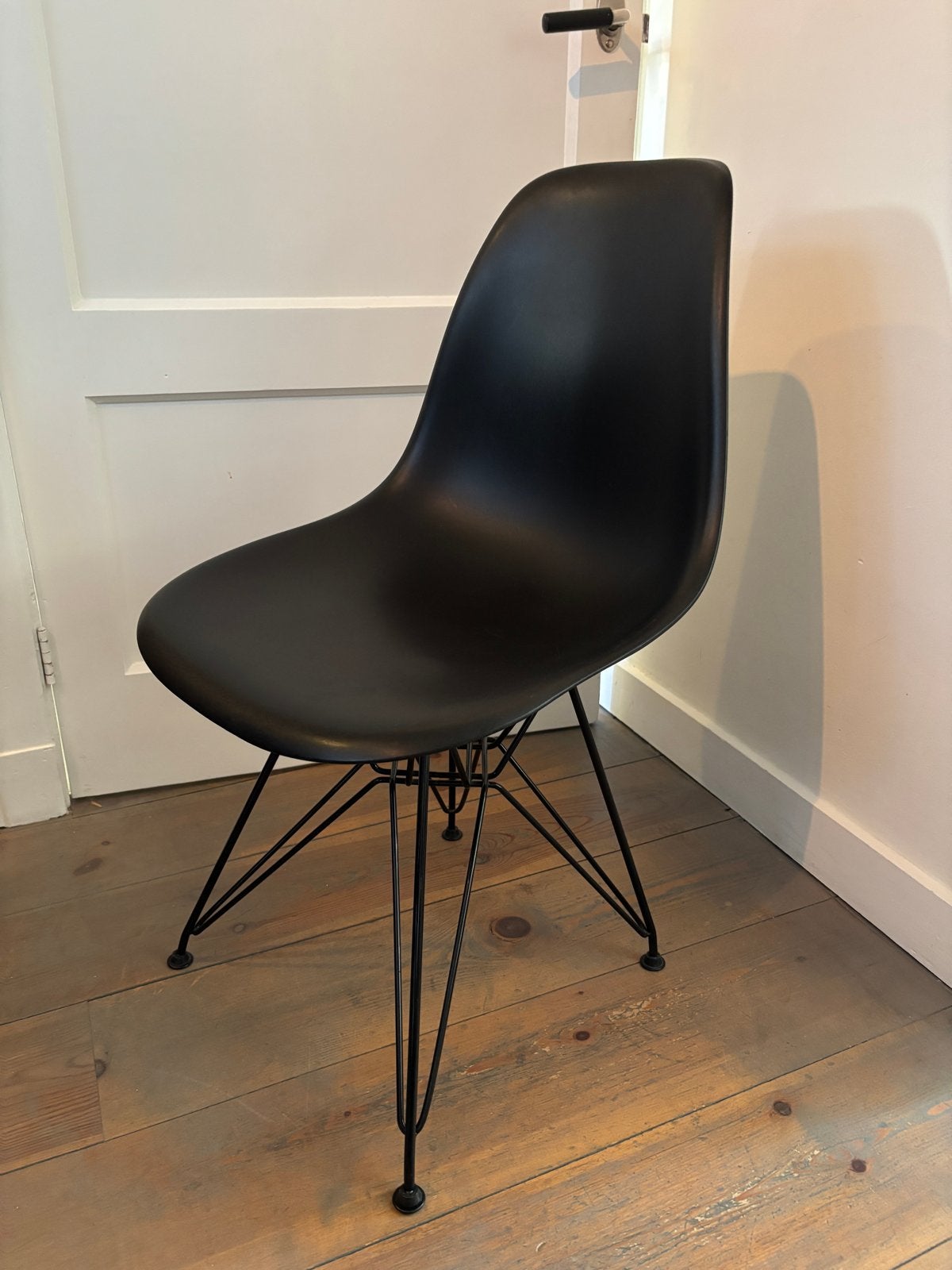 Vitra Eames DSR Stoel Zwart, Huis en Inrichting, Ophalen, Kunststof, Zwart, Zo goed als nieuw