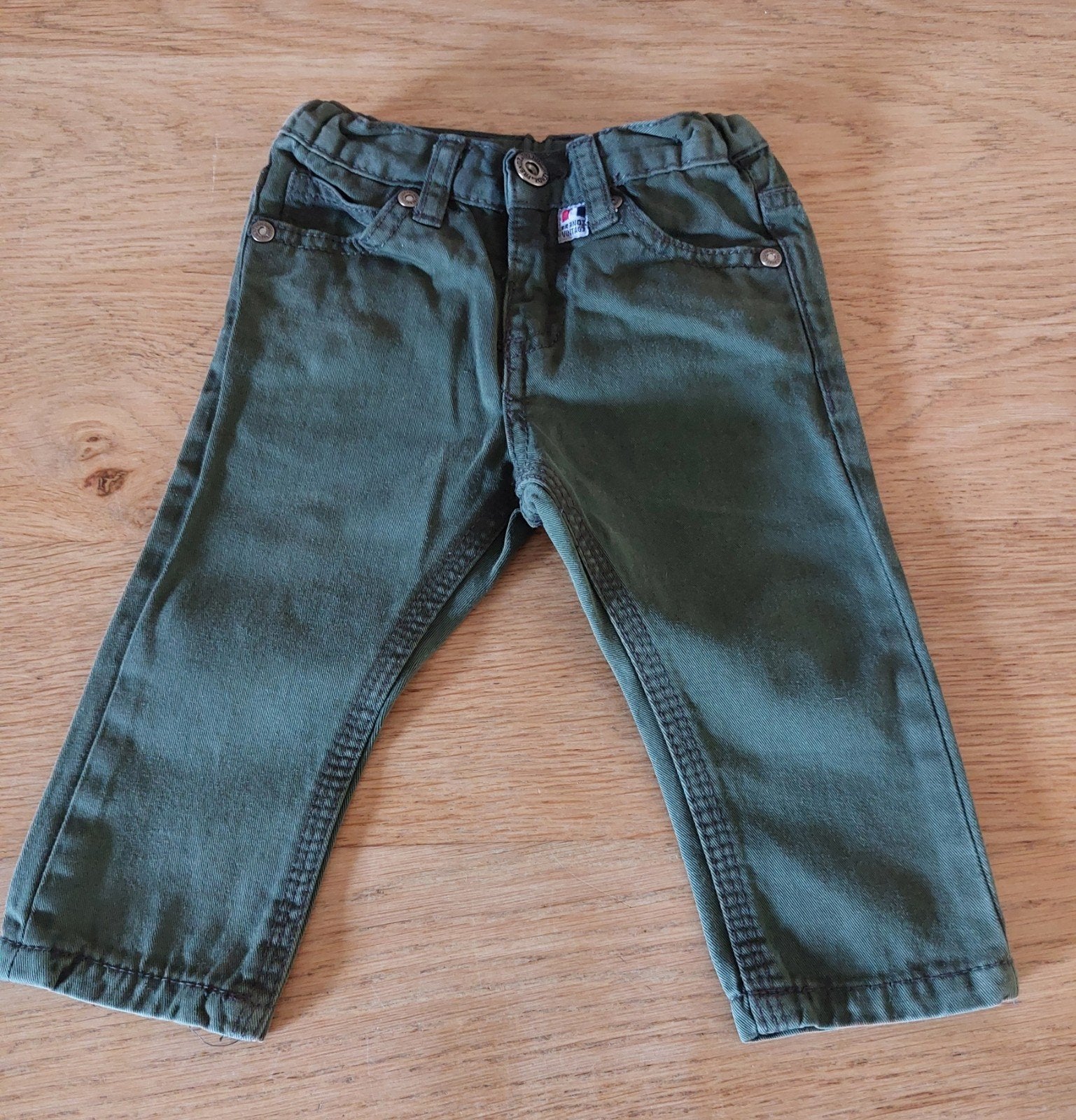 Stoere groene broek maat 74 - Frendz, Ophalen, Broekje, Frendz, Zo goed als nieuw