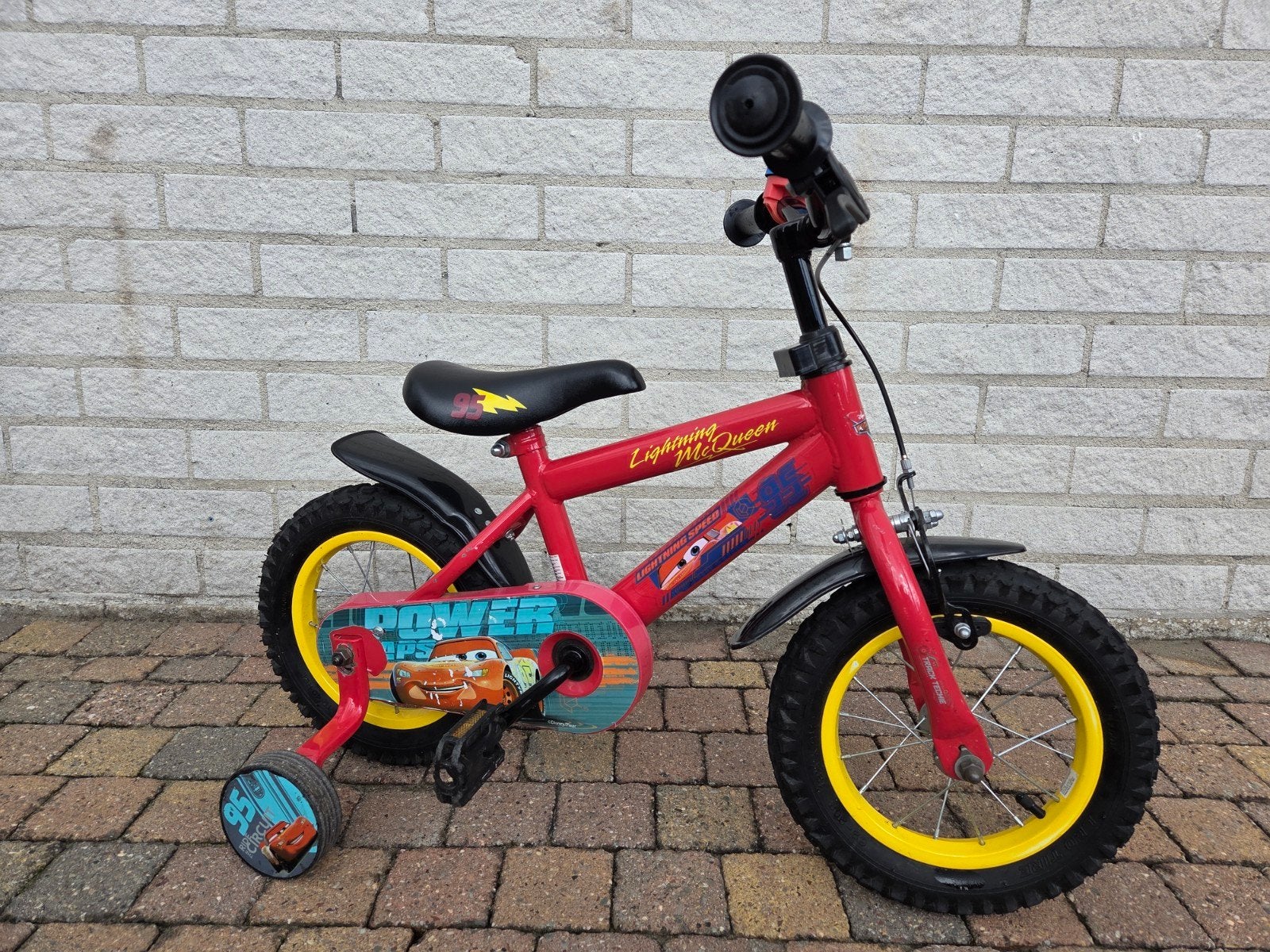 Cars fiets met zijwielen, nog heel netjes, Ophalen, Zo goed als nieuw, Minder dan 16 inch