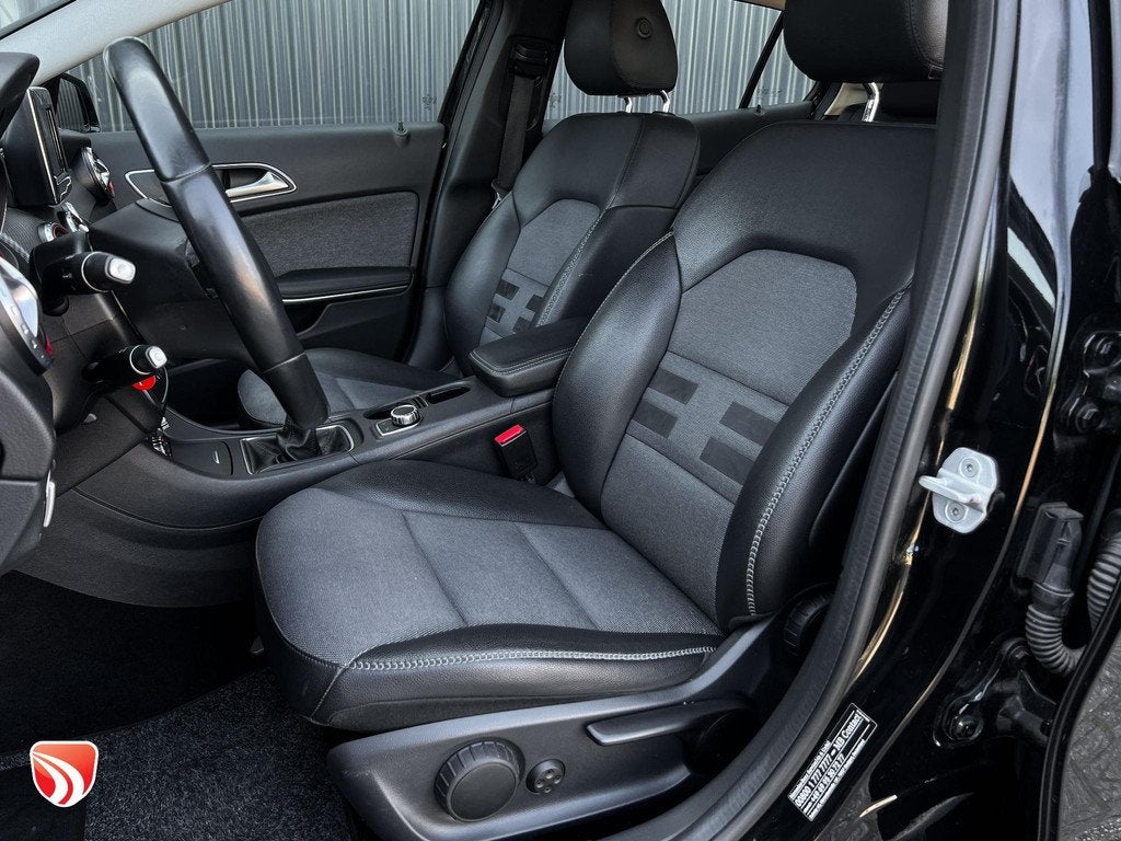 Mercedes-Benz GLA-klasse 180 122pk | Clima | Navigatie | Tre, Auto's, Mercedes-Benz, Voorwielaandrijving, Gebruikt, 4 cilinders