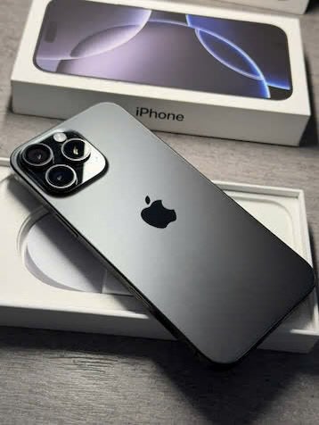 Iphone 16 Pro Max inclusief alle toebehoren., Telecommunicatie, Mobiele telefoons | Apple iPhone, Zo goed als nieuw, 256 GB, Zonder abonnement