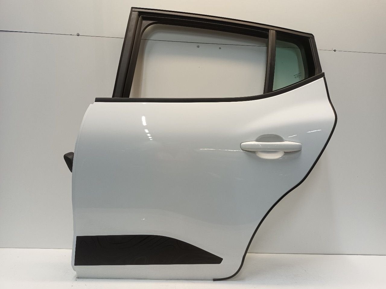 Portier links achter Dacia Sandero, Auto-onderdelen, Dacia, Onderdelen@venauto.nl, Van der Ven Autorecycling B.V., Gebruikt