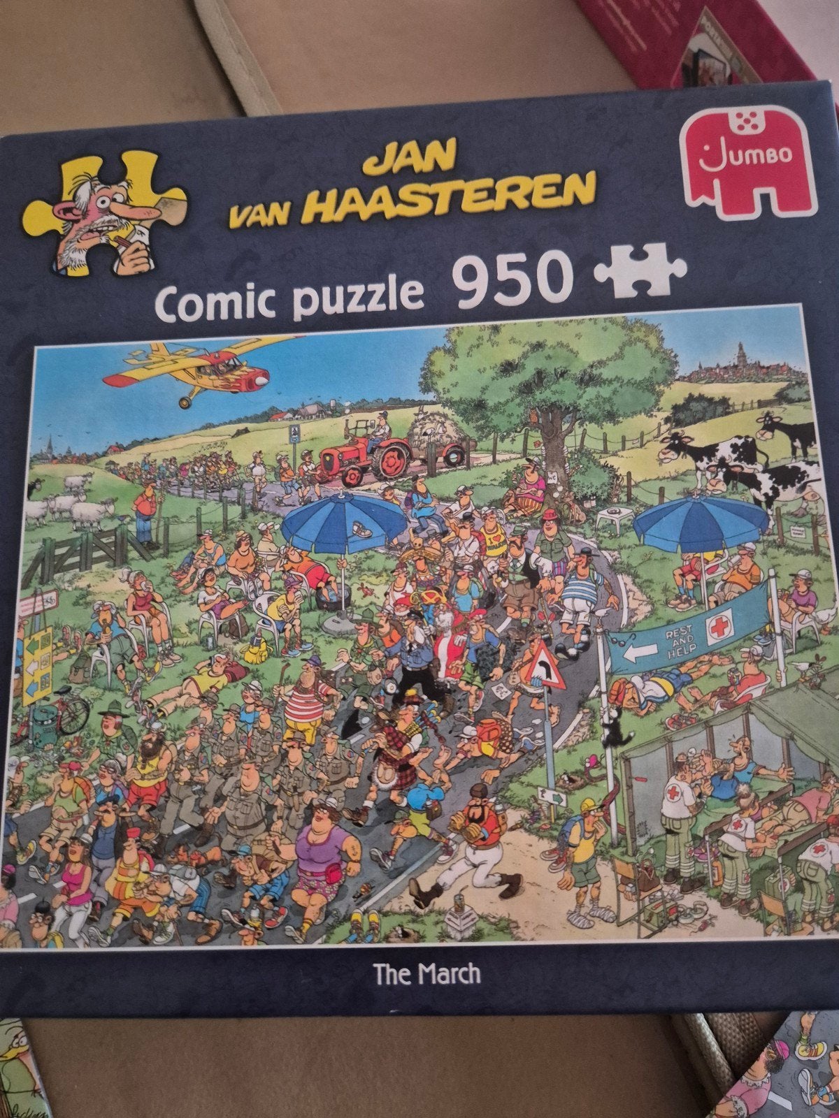 Jan van Haasteren Comic Puzzel - The March (950 stukjes), Hobby en Vrije tijd, Ophalen, 500 t/m 1500 stukjes, Zo goed als nieuw