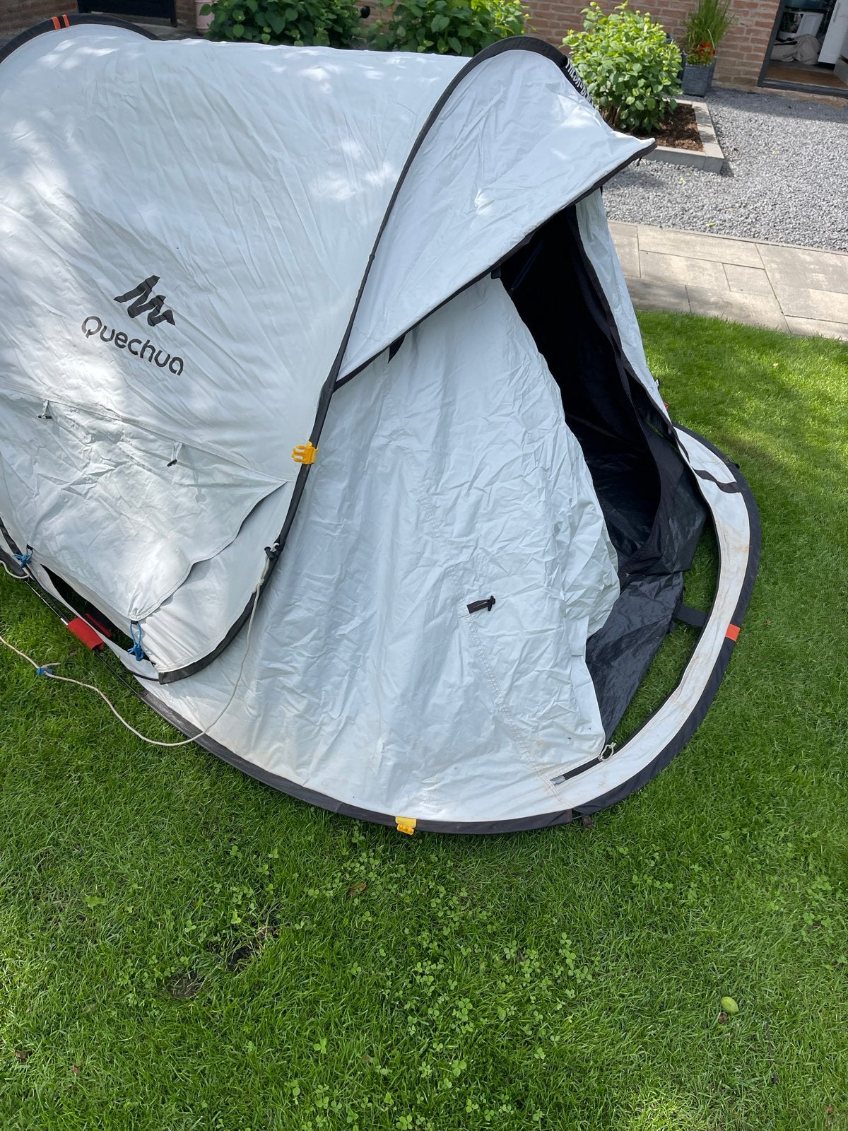 Quechua 2 Seconds 2 Fresh & Black Tent - 2 Persoons, Caravans en Kamperen, Tenten, Ophalen, Gebruikt, Tot en met 2