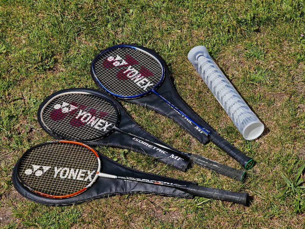 Yonex en Rucanor Badmintonrackets Set – 3 Rackets + Shuttles, Sport en Fitness, Badminton, Gebruikt, Racket(s), Ophalen of Verzenden