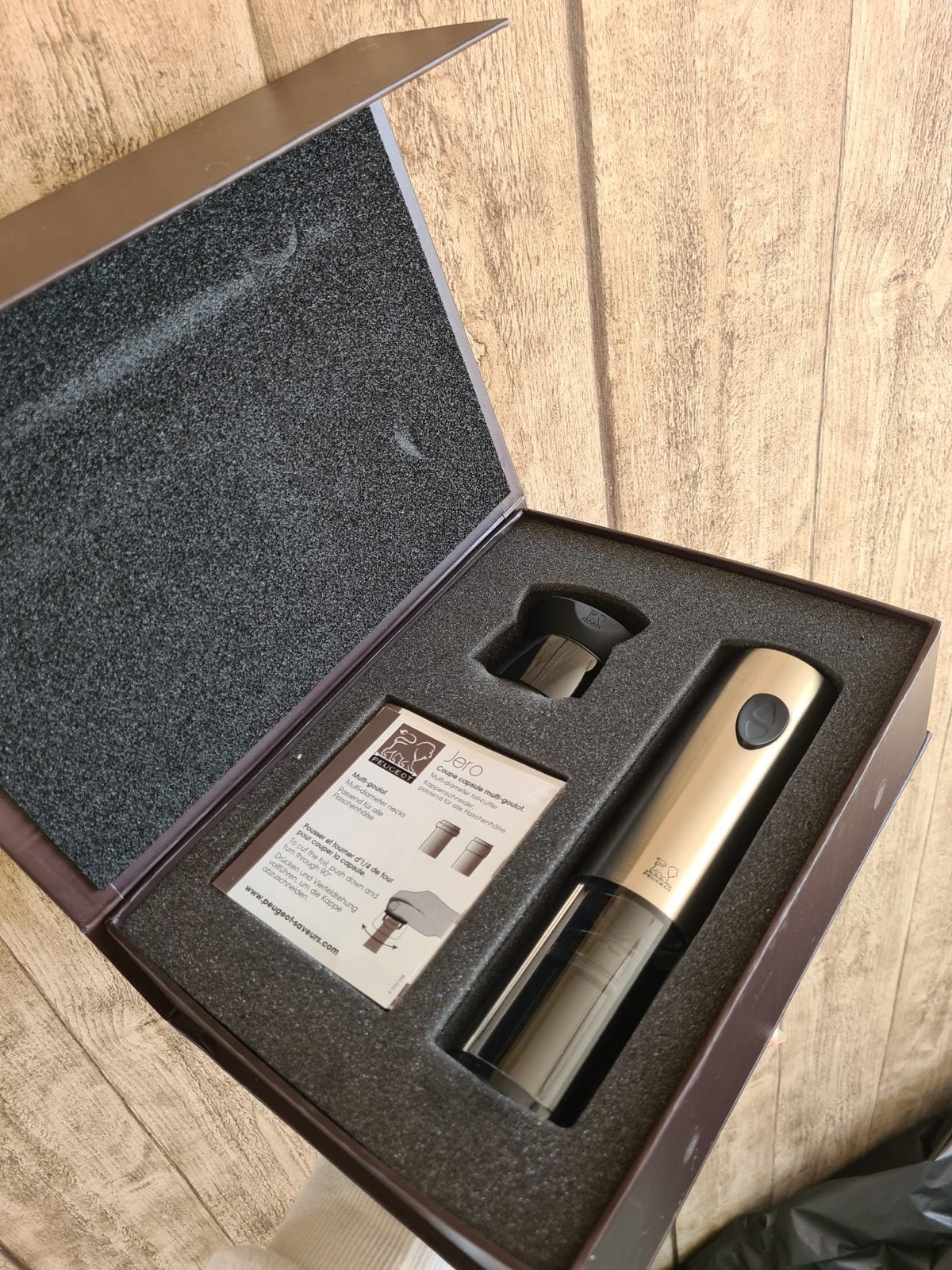 Peugeot Jero elektrische kurkentrekker met foliesnijder, Huis en Inrichting, Keuken | Keukenbenodigdheden, Overige typen, Goud
