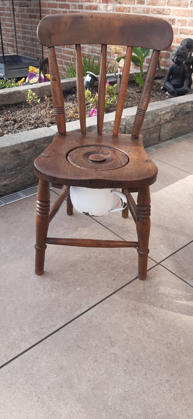 Antieke houten po-stoel met emaille po, Ophalen