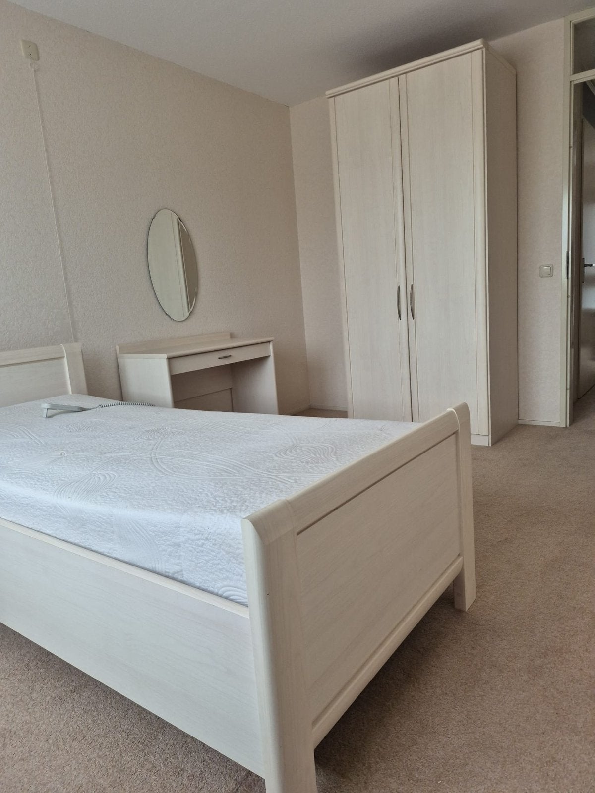 Complete slaapkamerset: bed, kledingkast en kaptafel, Ophalen, Gebruikt, Eenpersoons